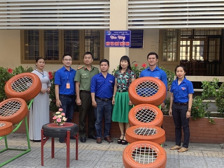Trao tặng Công trình thanh niên Sân Chơi Cho Em tại trường mầm non xã Đại  Lào